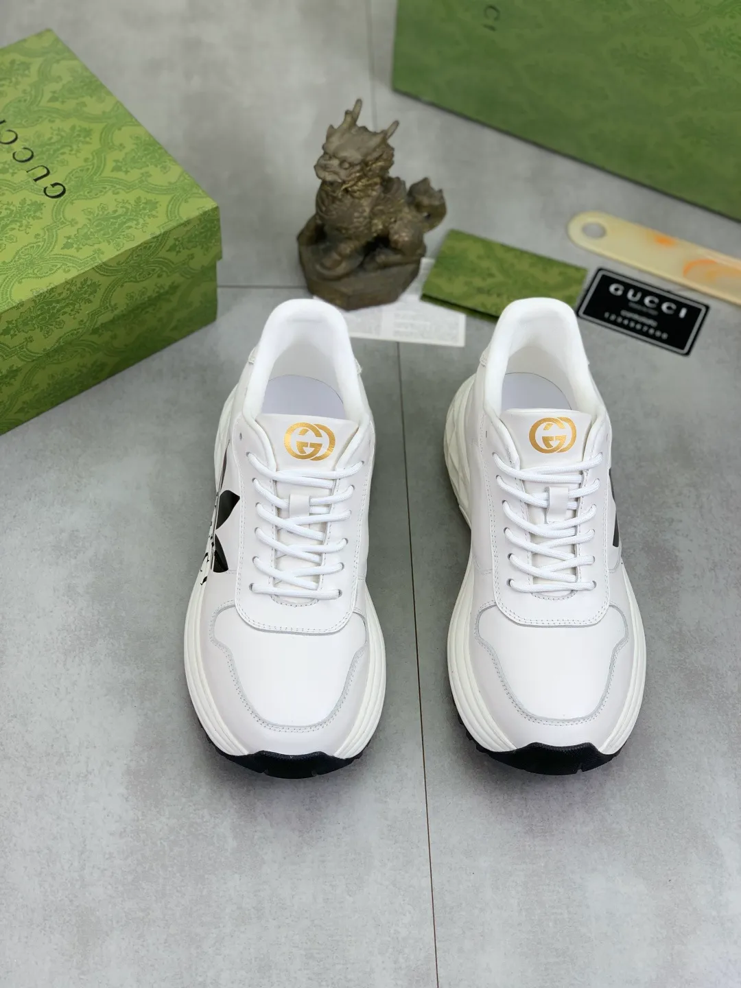 Men's shoes 💰P500💰[New style] 🆘 Dad's shoes [GUCCI] Gucci's new men's shoes are the first to be launched, and the materials and workmanship are superior to all versions on the market. The highest quality imported original top calfskin upper with trendy printed patterns ➕, the inner material is made of full-grain pigskin lining, privately molded soft TPU rubber comfortable outsole, and high foot comfort. Actual shooting, imported special materials highlight the unique charm of the brand 2️⃣colors available Size number; 38-44